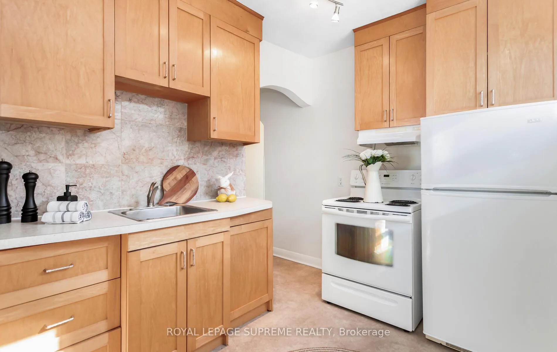 Photo 12 of 14 East Drive, Toronto, Rockcliffe-Smythe — HOMEH