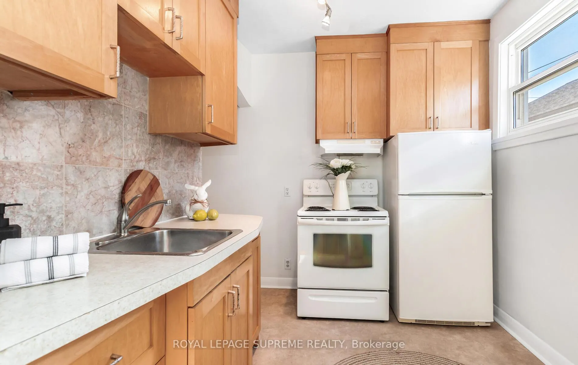 Photo 13 of 14 East Drive, Toronto, Rockcliffe-Smythe — HOMEH