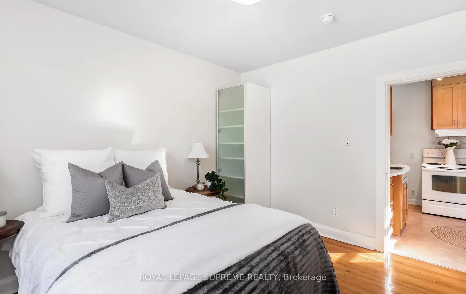 Photo 17 of 14 East Drive, Toronto, Rockcliffe-Smythe — HOMEH