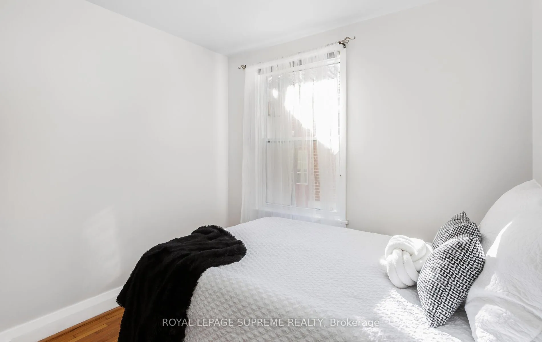 Photo 19 of 14 East Drive, Toronto, Rockcliffe-Smythe — HOMEH