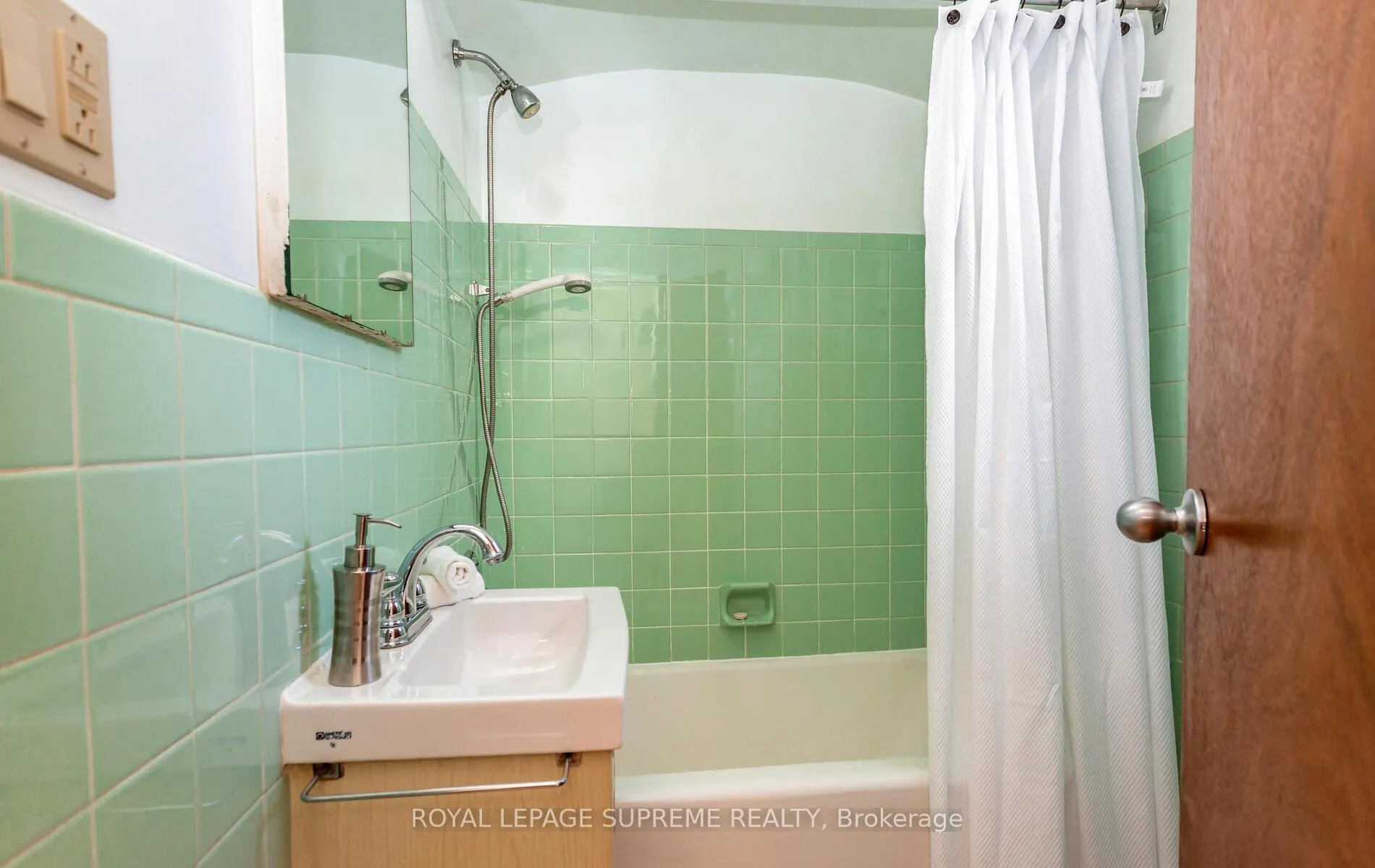 Photo 21 of 14 East Drive, Toronto, Rockcliffe-Smythe — HOMEH