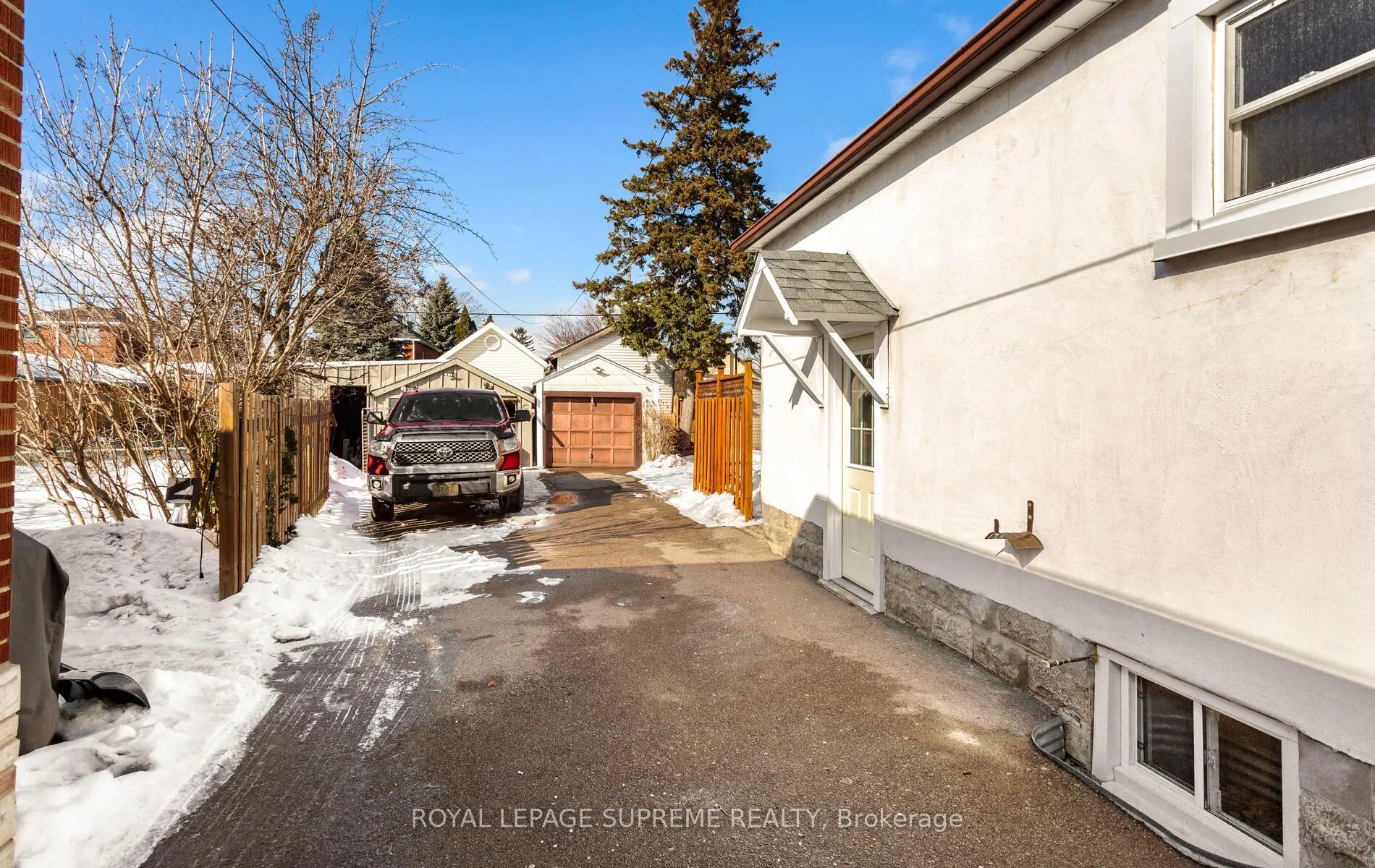 Photo 32 of 14 East Drive, Toronto, Rockcliffe-Smythe — HOMEH