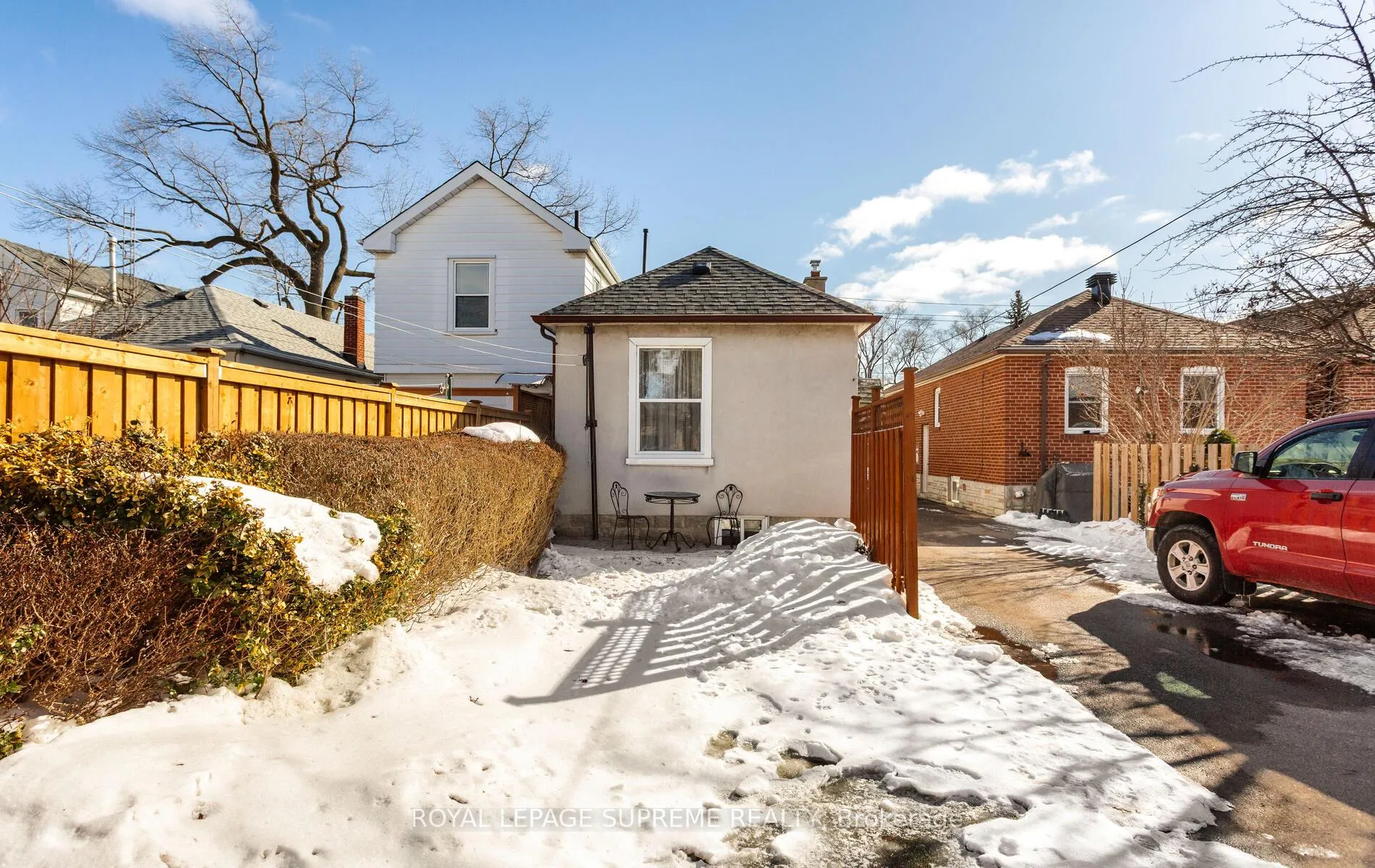 Photo 36 of 14 East Drive, Toronto, Rockcliffe-Smythe — HOMEH