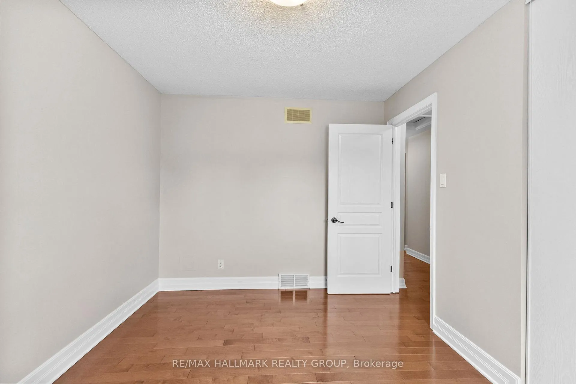 Photo 32 of 30 Lillico Drive, Ottawa, Hunt Club — HOMEH