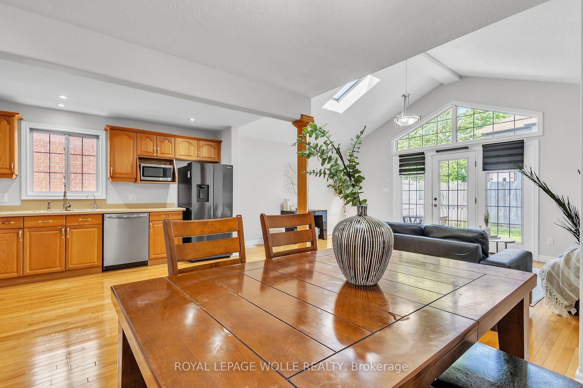 Photo 9 of 50 Inge Court, Kitchener — HOMEH