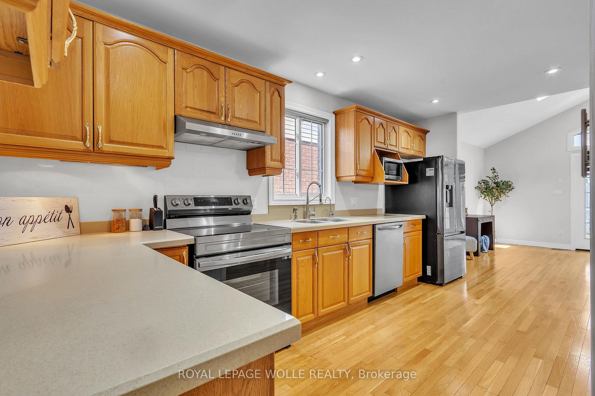 Photo 11 of 50 Inge Court, Kitchener — HOMEH