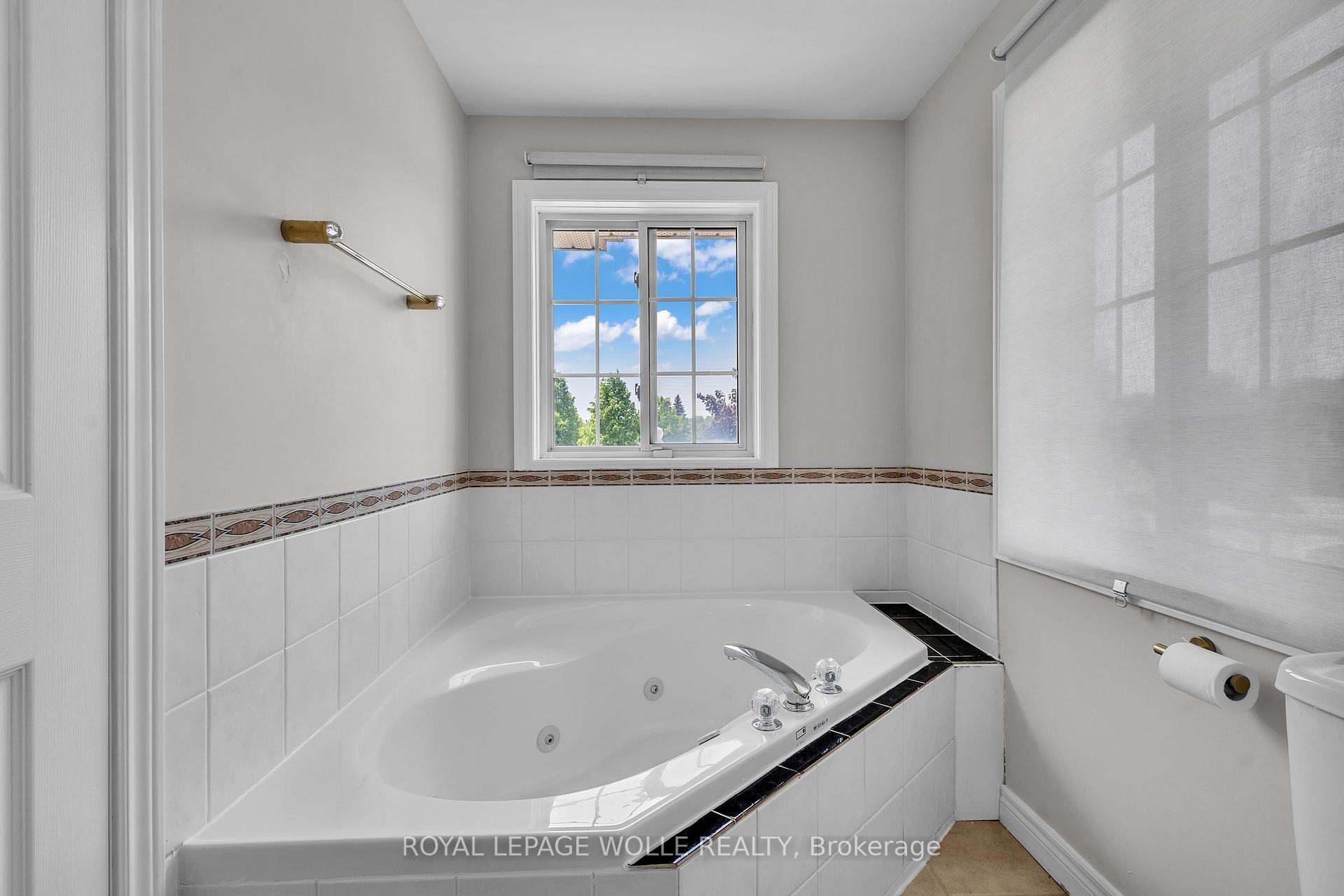 Photo 25 of 50 Inge Court, Kitchener — HOMEH
