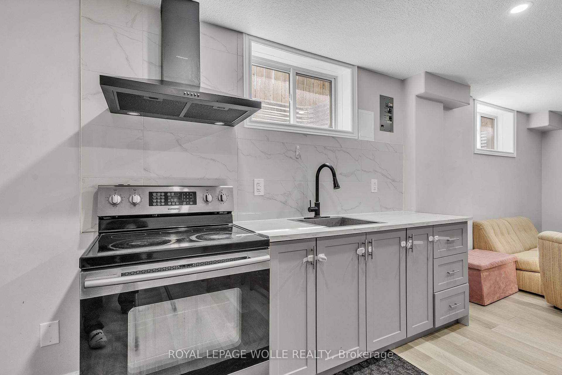 Photo 35 of 50 Inge Court, Kitchener — HOMEH