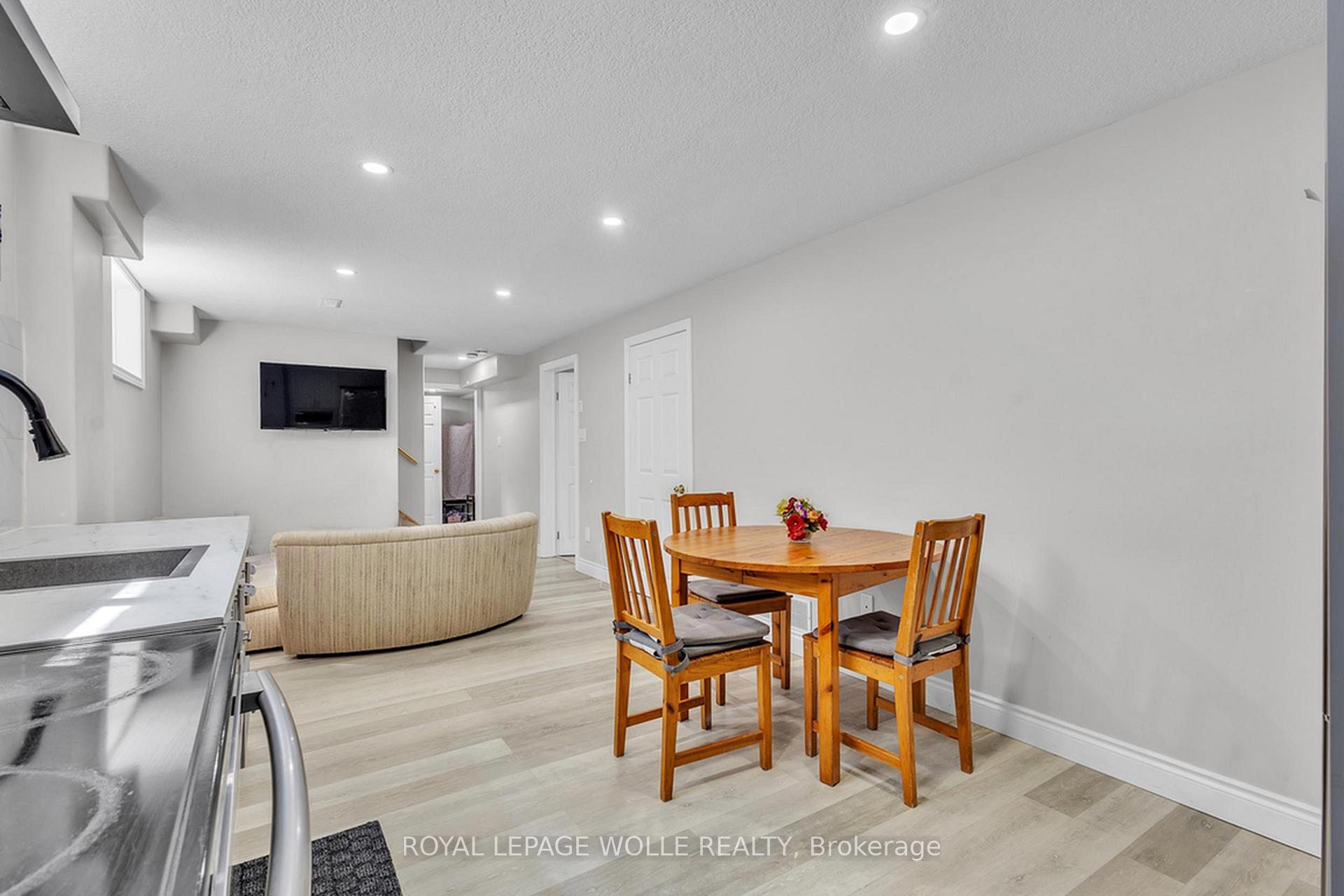 Photo 37 of 50 Inge Court, Kitchener — HOMEH