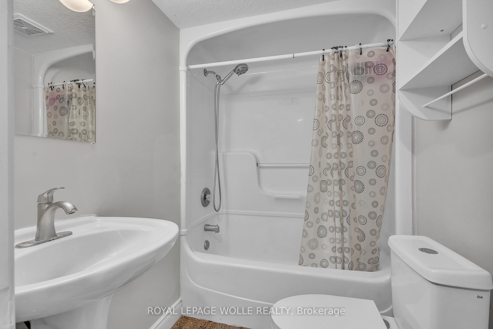 Photo 40 of 50 Inge Court, Kitchener — HOMEH