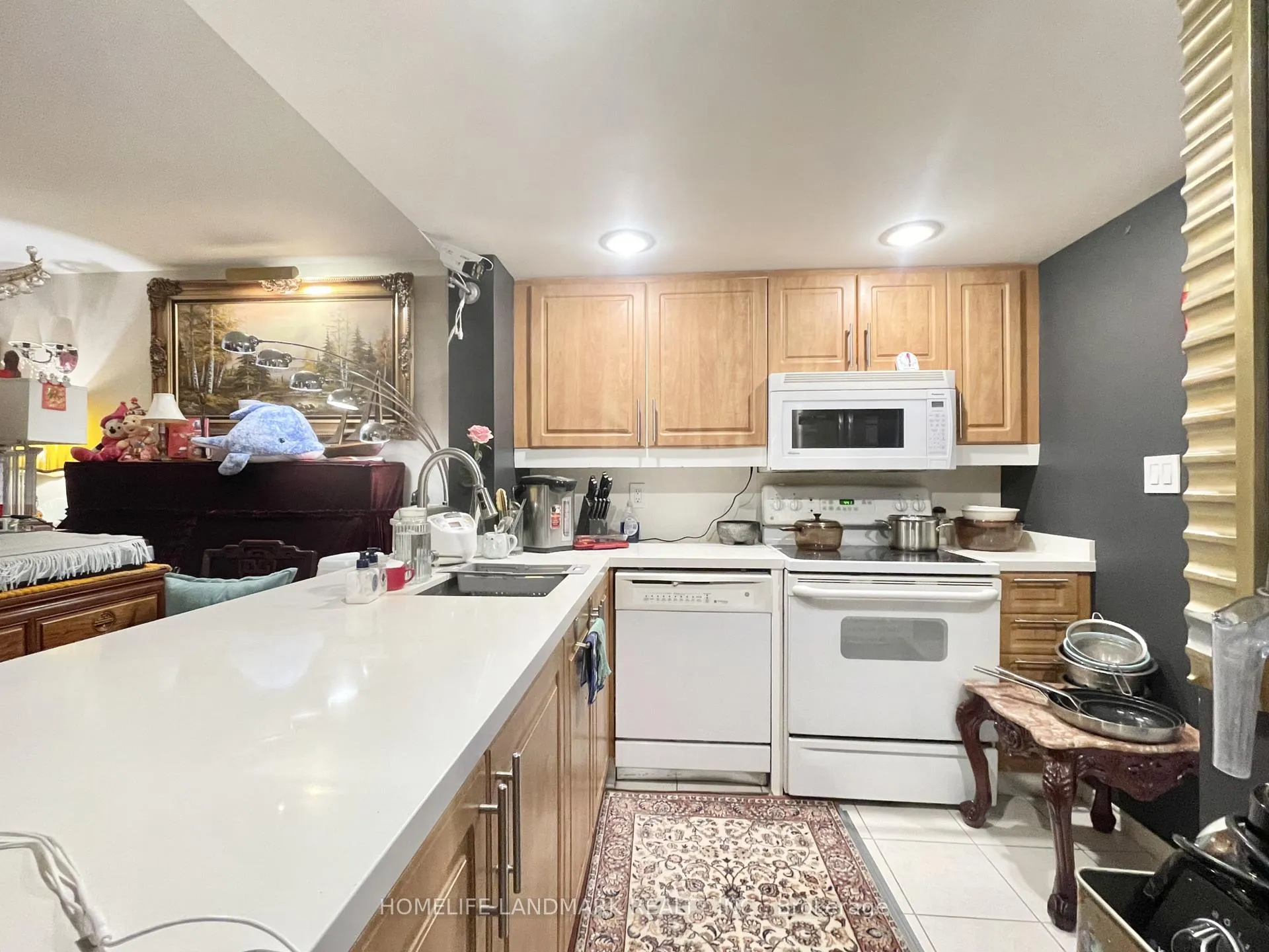 Photo 5 of Unit 202, 225 Davenport Road, Toronto, The Annex — HOMEH