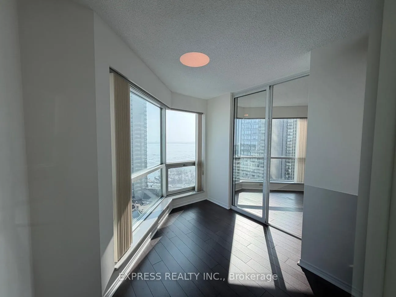 Photo 6 of Unit 2105, 10 Queens Quay W, Toronto, Waterfront Communities — HOMEH