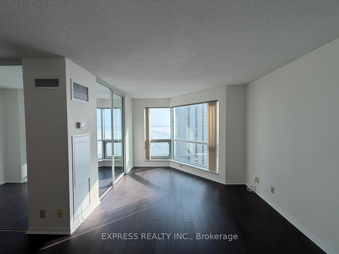 Photo 7 of Unit 2105, 10 Queens Quay W, Toronto, Waterfront Communities — HOMEH