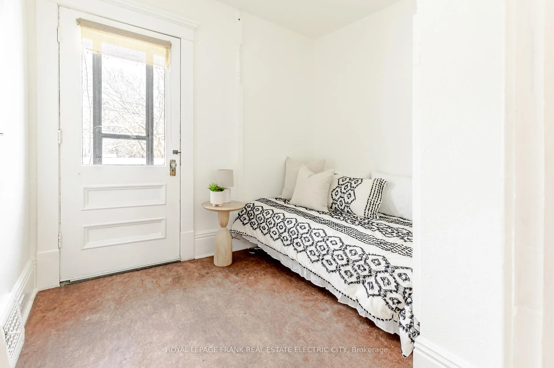 Photo 26 of 497 Gilmour Street, Peterborough, Town Ward 3 — HOMEH