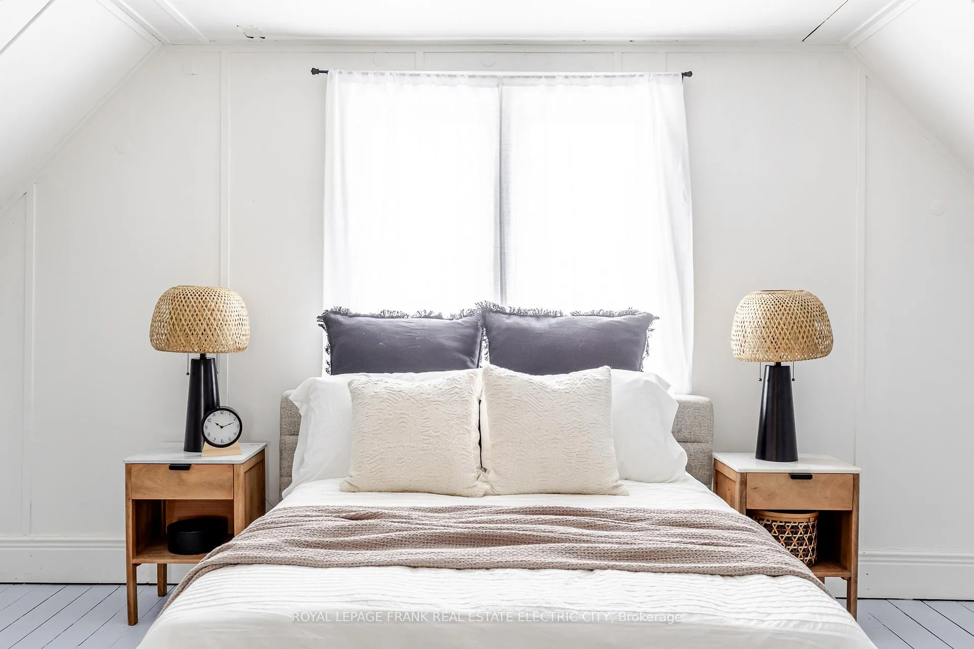 Photo 42 of 497 Gilmour Street, Peterborough, Town Ward 3 — HOMEH