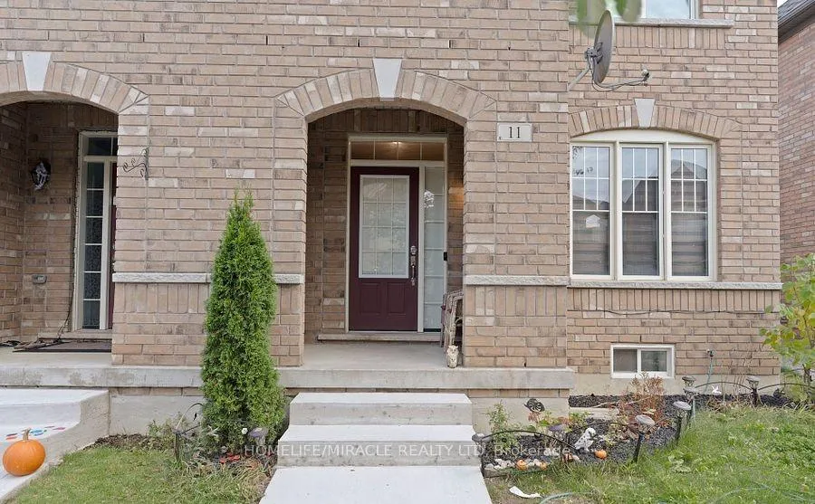 Photo 2 of 11 Thornapple Street, Brampton, Sandringham-Wellington — HOMEH