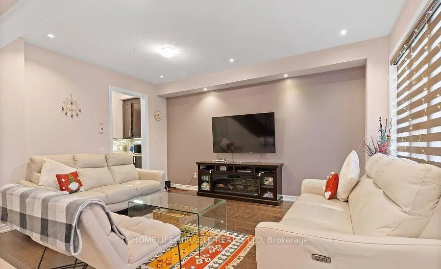 Photo 4 of 11 Thornapple Street, Brampton, Sandringham-Wellington — HOMEH