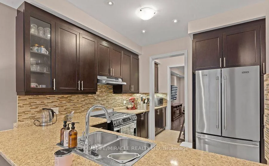 Photo 12 of 11 Thornapple Street, Brampton, Sandringham-Wellington — HOMEH