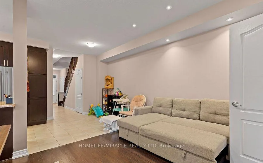 Photo 16 of 11 Thornapple Street, Brampton, Sandringham-Wellington — HOMEH