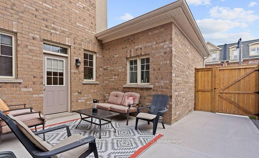 Photo 21 of 11 Thornapple Street, Brampton, Sandringham-Wellington — HOMEH