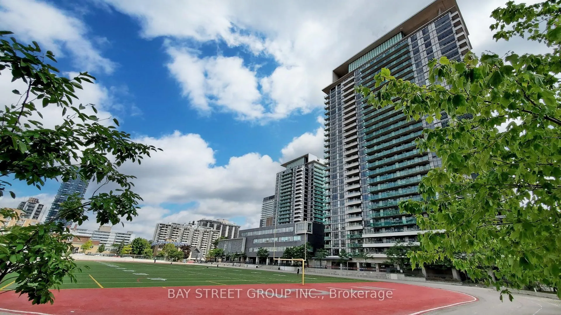 Photo 2 of Unit 212, 70 Roehampton Avenue, Toronto, Mount Pleasant West — HOMEH
