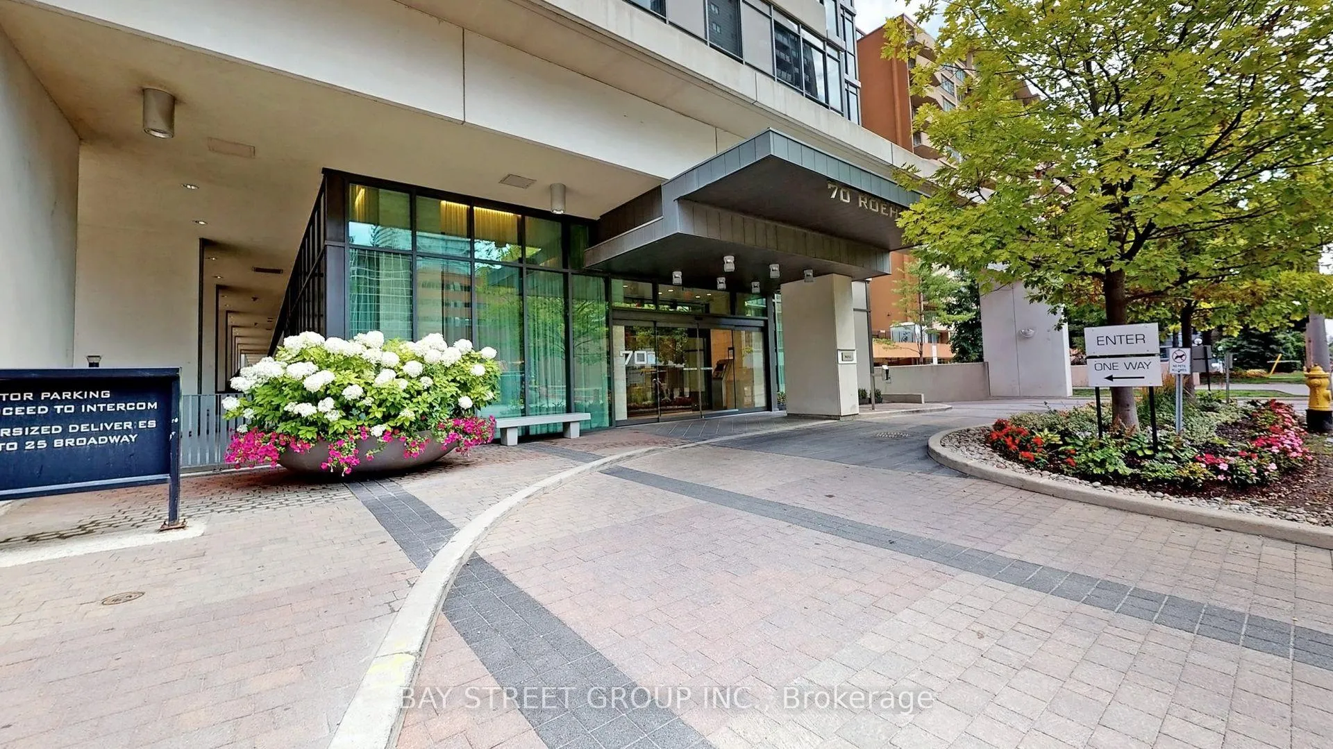 Photo 3 of Unit 212, 70 Roehampton Avenue, Toronto, Mount Pleasant West — HOMEH