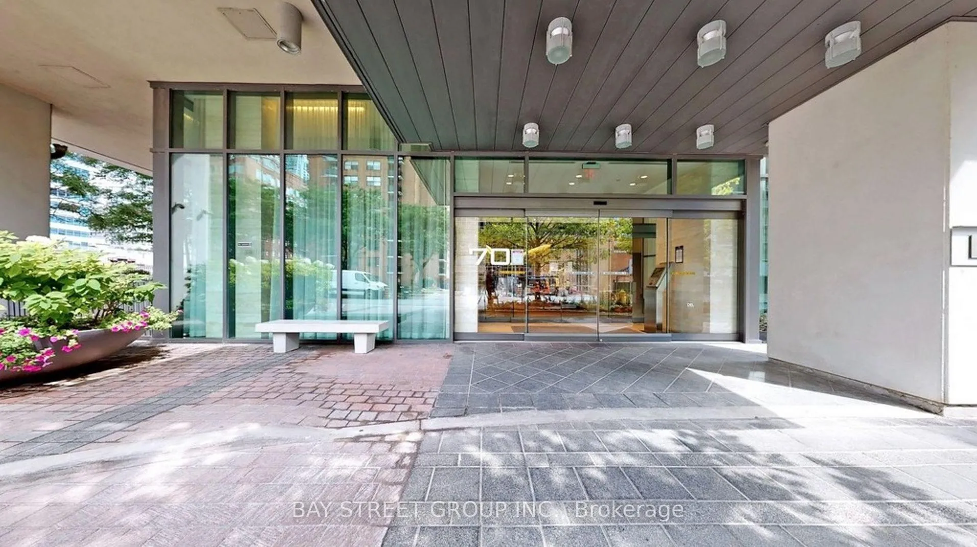 Photo 4 of Unit 212, 70 Roehampton Avenue, Toronto, Mount Pleasant West — HOMEH