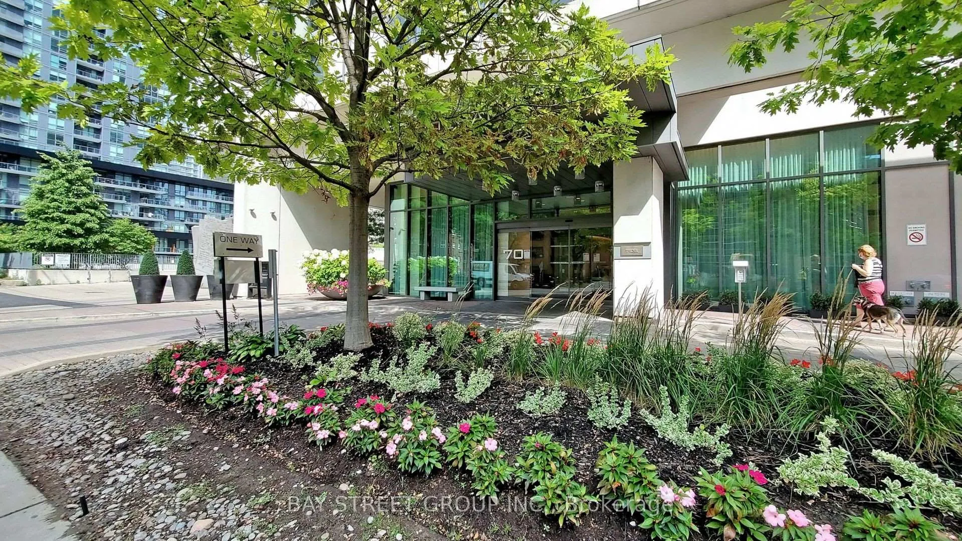 Photo 5 of Unit 212, 70 Roehampton Avenue, Toronto, Mount Pleasant West — HOMEH