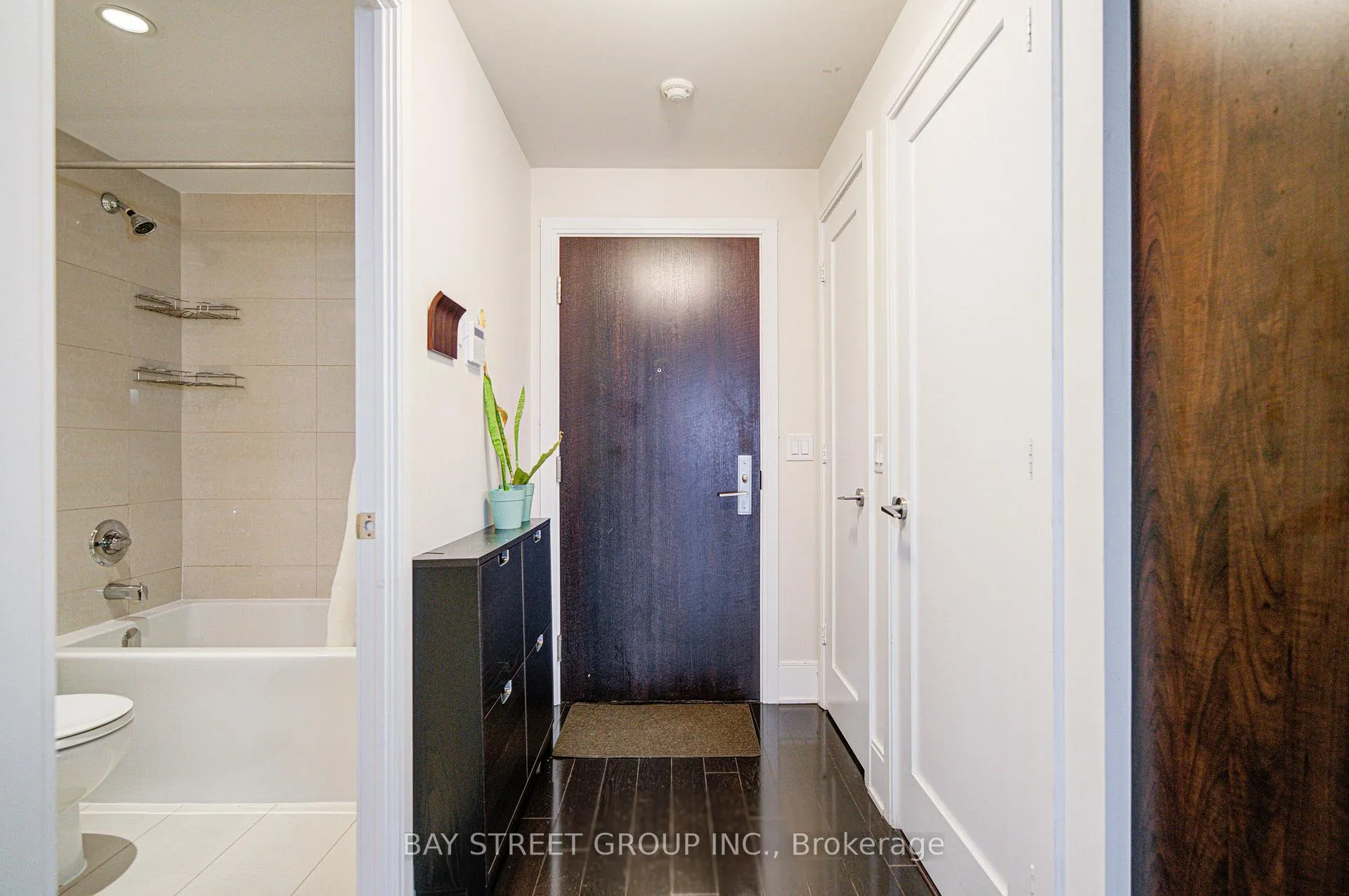 Photo 8 of Unit 212, 70 Roehampton Avenue, Toronto, Mount Pleasant West — HOMEH