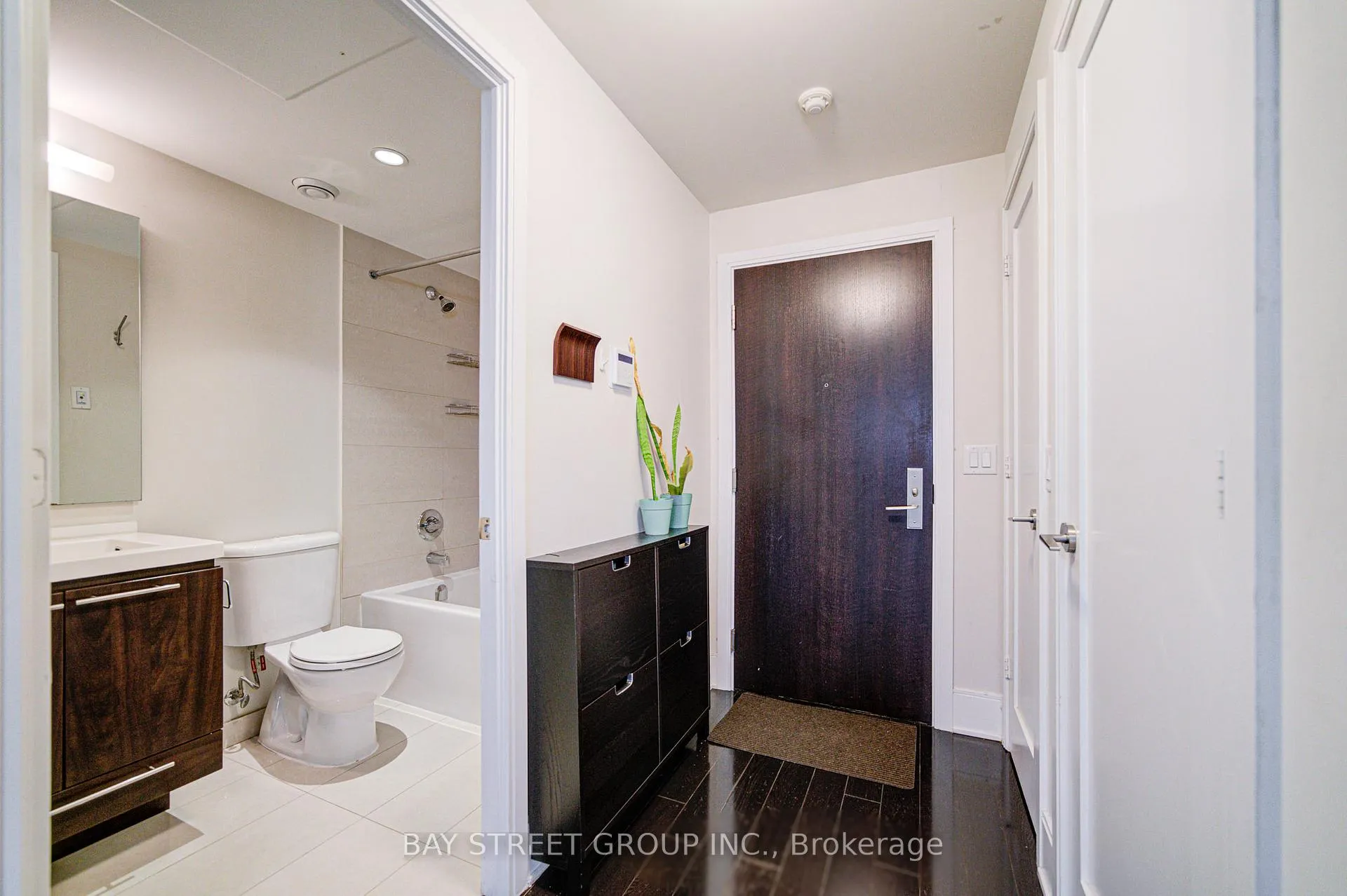 Photo 9 of Unit 212, 70 Roehampton Avenue, Toronto, Mount Pleasant West — HOMEH