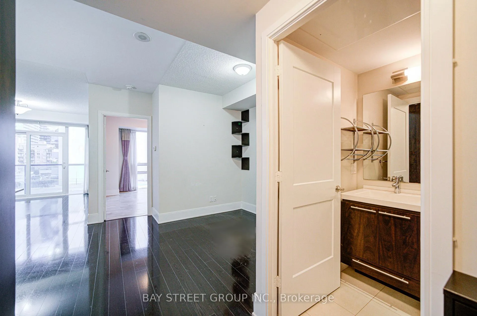 Photo 10 of Unit 212, 70 Roehampton Avenue, Toronto, Mount Pleasant West — HOMEH