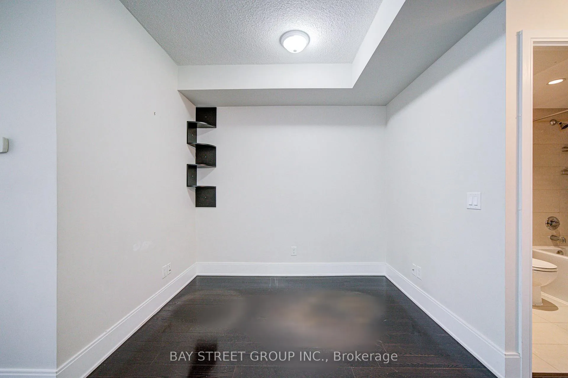 Photo 13 of Unit 212, 70 Roehampton Avenue, Toronto, Mount Pleasant West — HOMEH