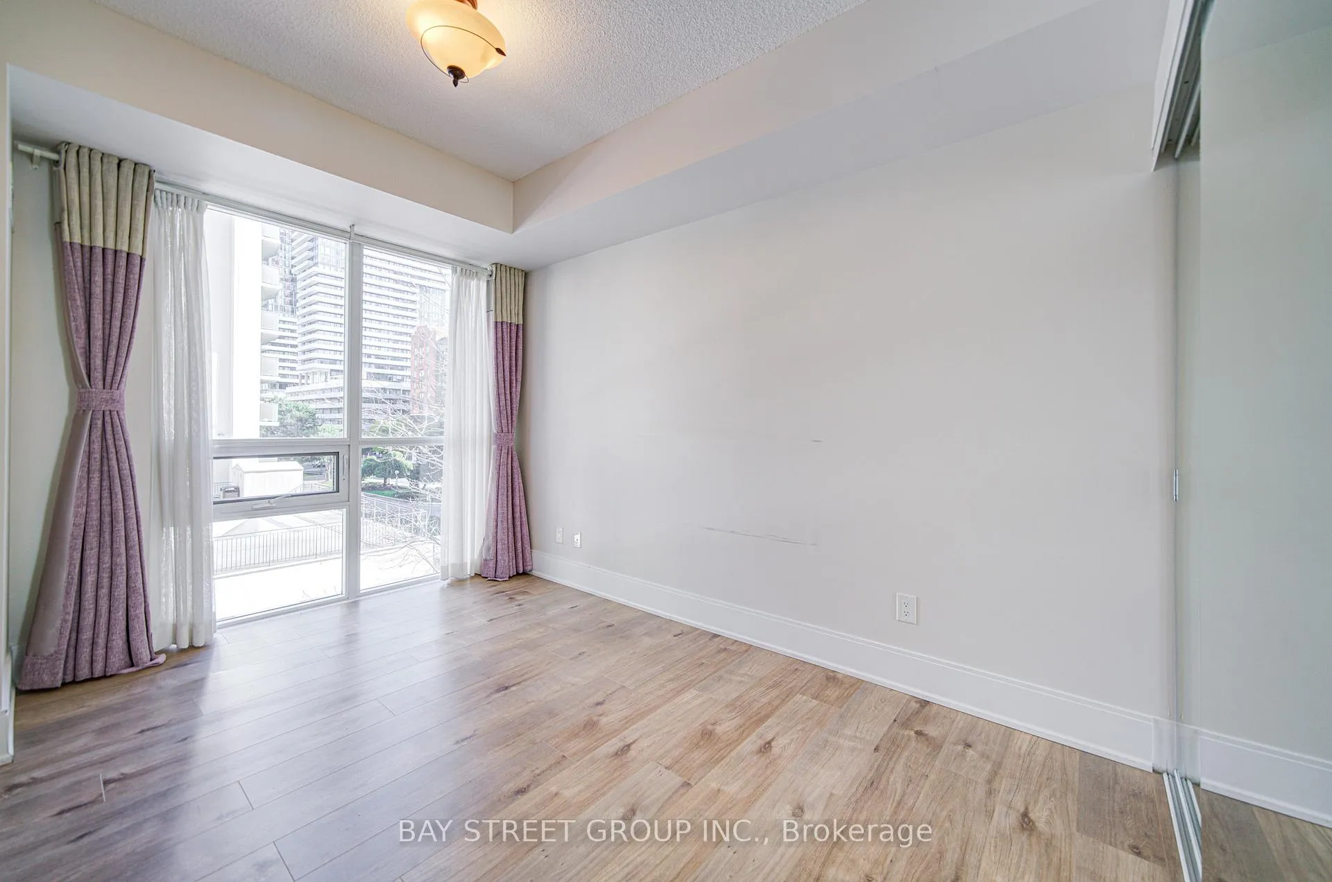 Photo 29 of Unit 212, 70 Roehampton Avenue, Toronto, Mount Pleasant West — HOMEH