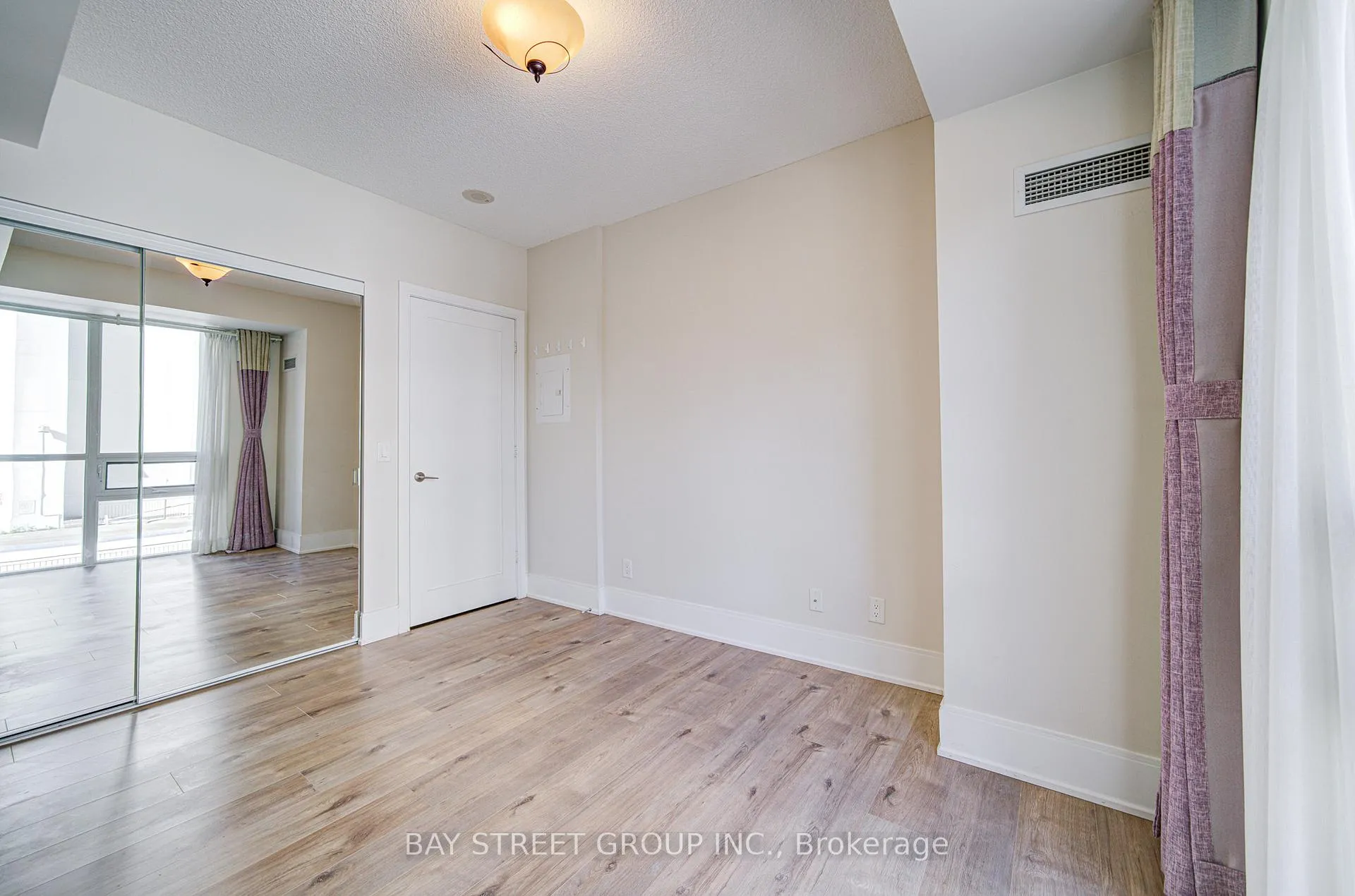 Photo 32 of Unit 212, 70 Roehampton Avenue, Toronto, Mount Pleasant West — HOMEH