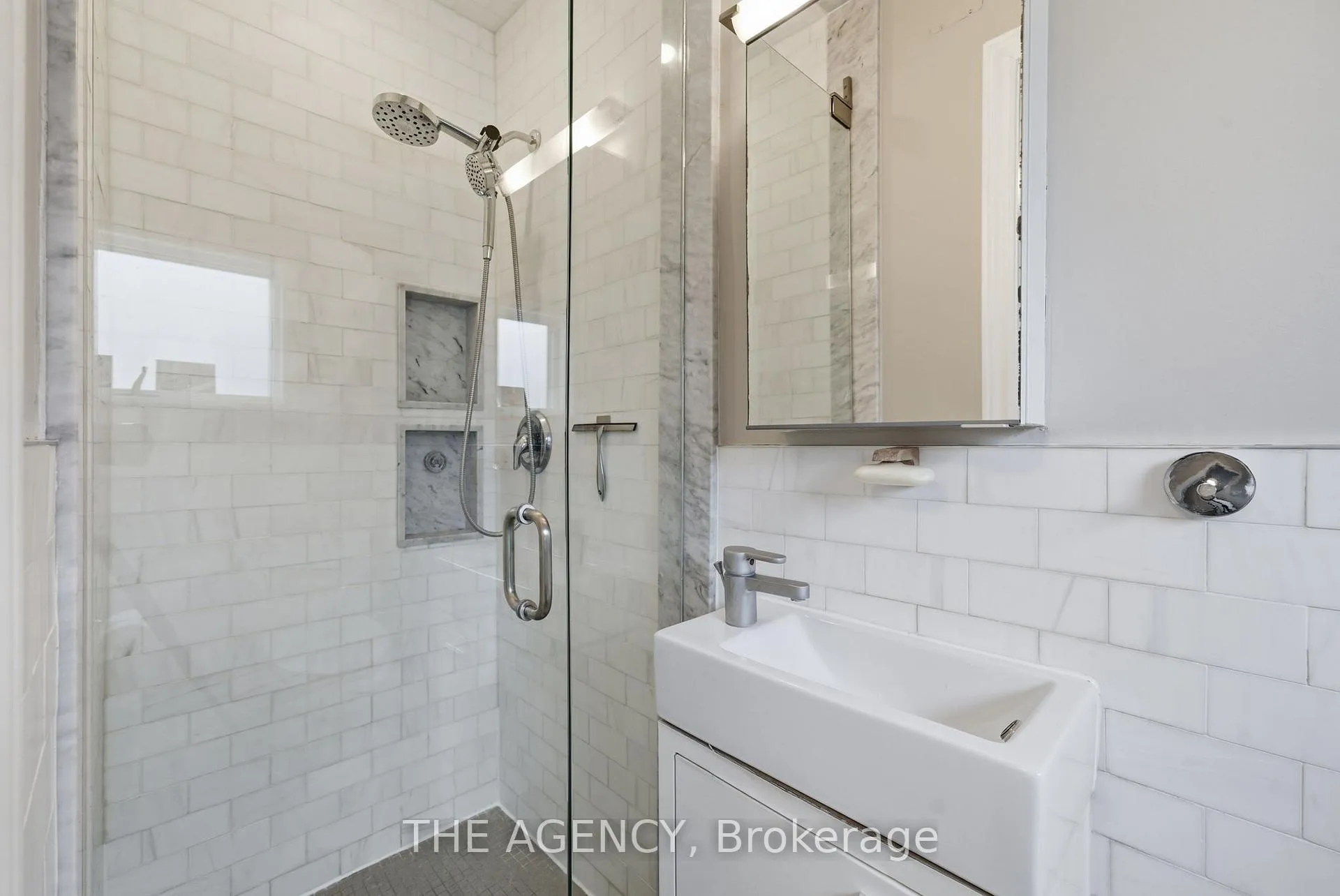 Photo 14 of 36 Mansfield Avenue, Toronto, Trinity-Bellwoods — HOMEH