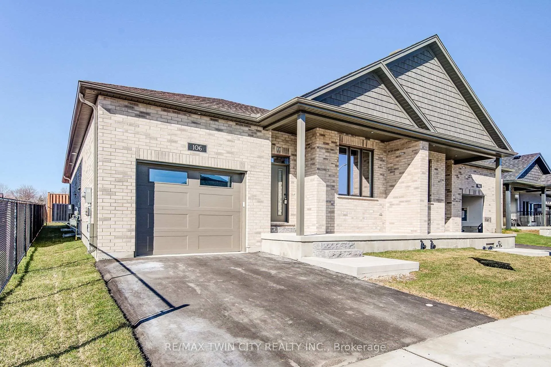 Front of Lot 7 South Parkwood Boulevard