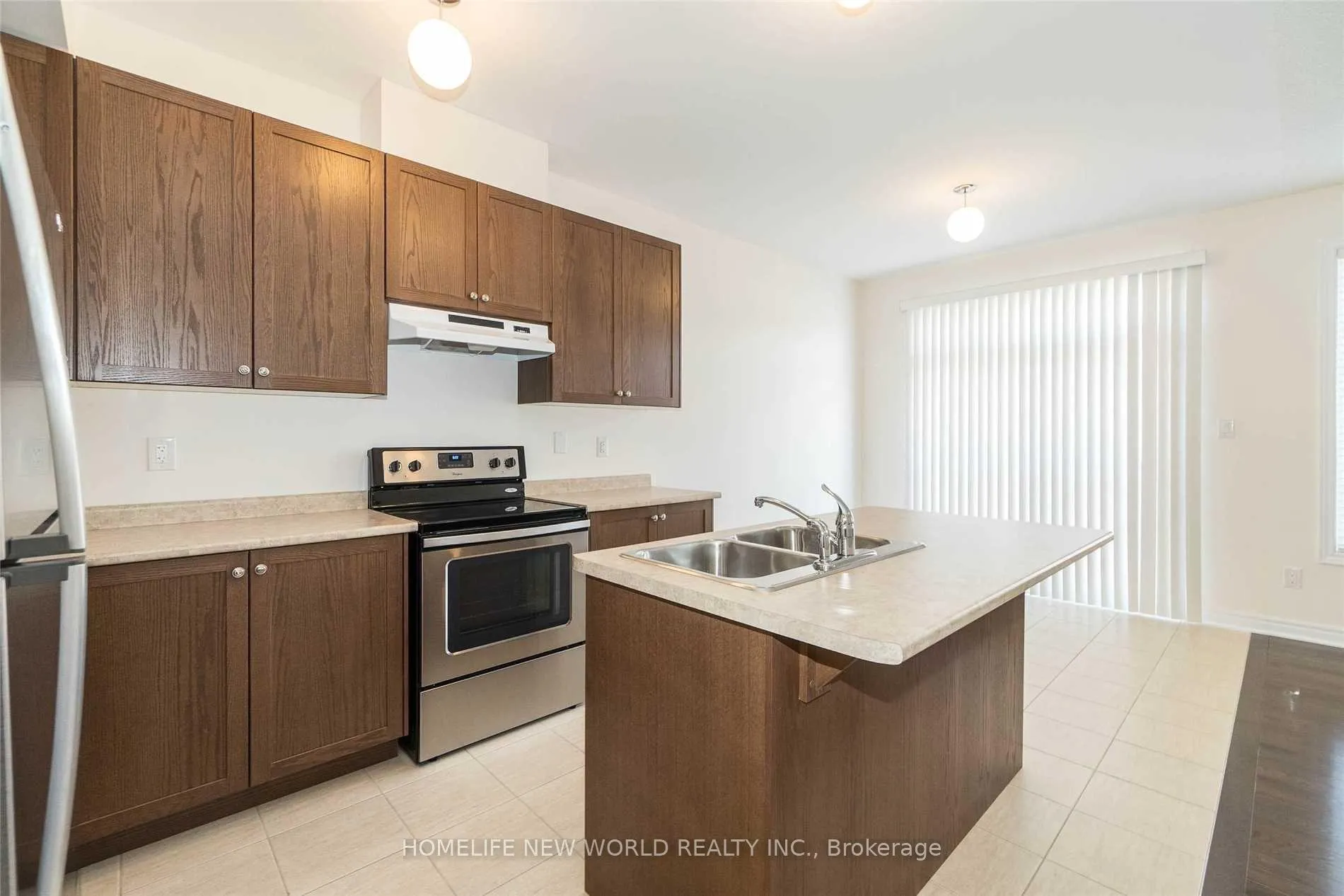 Photo 3 of 7 Cherna Avenue, Markham, Berczy — HOMEH