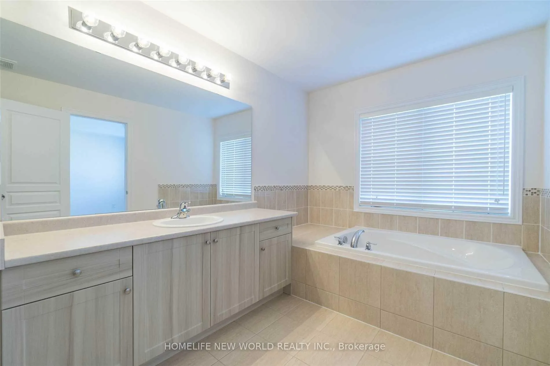 Photo 9 of 7 Cherna Avenue, Markham, Berczy — HOMEH