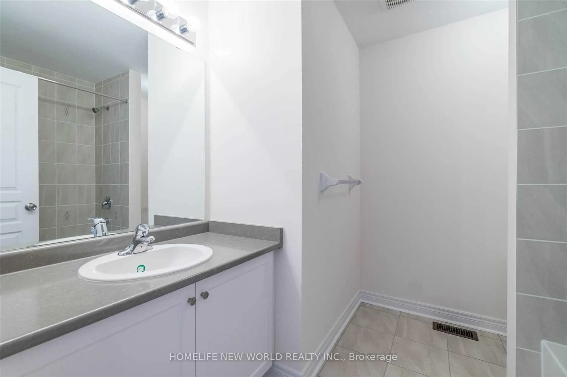Photo 12 of 7 Cherna Avenue, Markham, Berczy — HOMEH