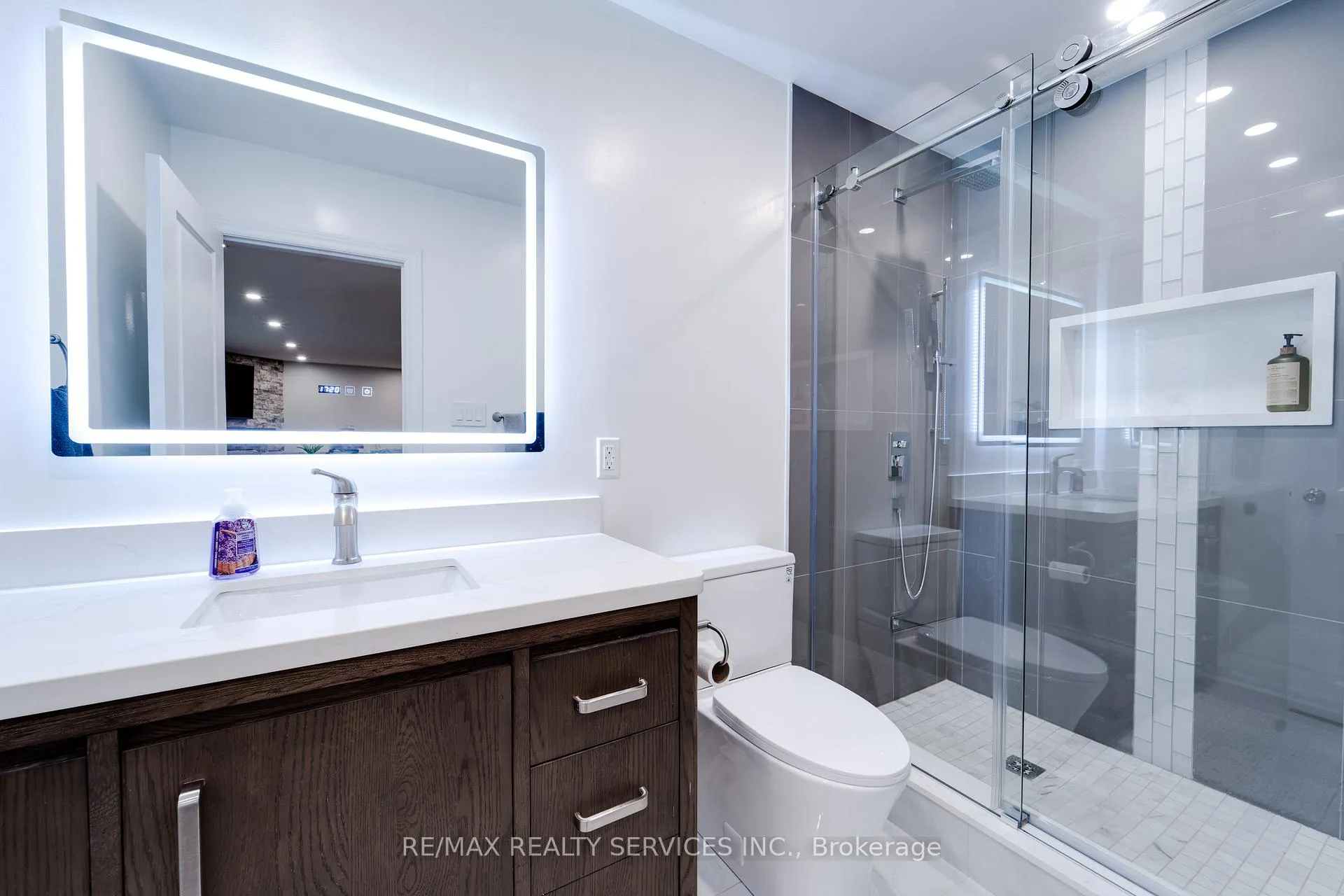 Photo 13 of 885 Glen Cedar Drive, Selwyn — HOMEH