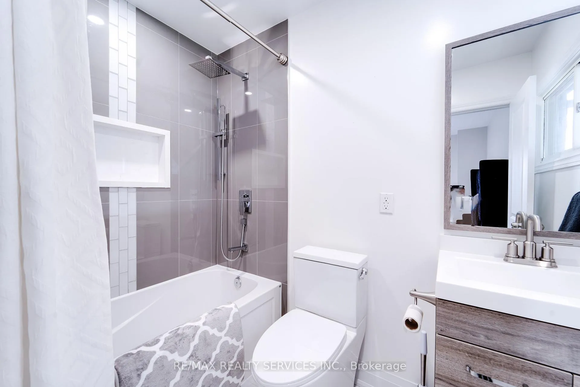 Photo 16 of 885 Glen Cedar Drive, Selwyn — HOMEH