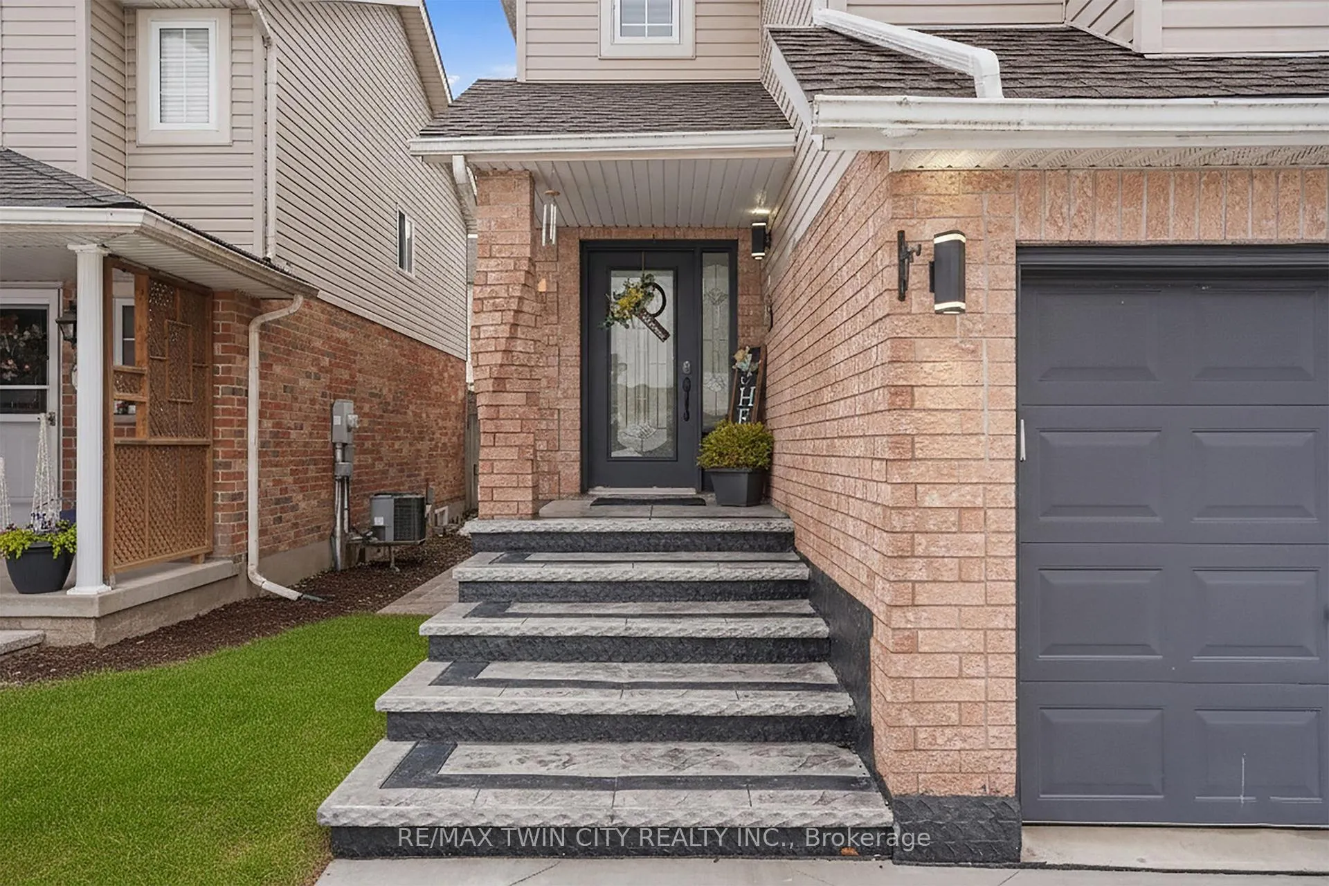Photo 3 of 67 Bridlewreath Street, Kitchener — HOMEH