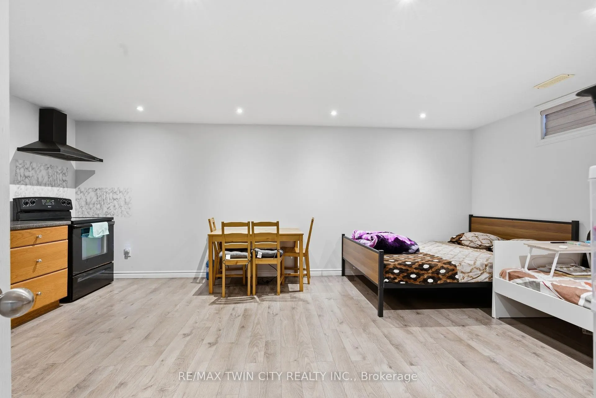 Photo 38 of 67 Bridlewreath Street, Kitchener — HOMEH