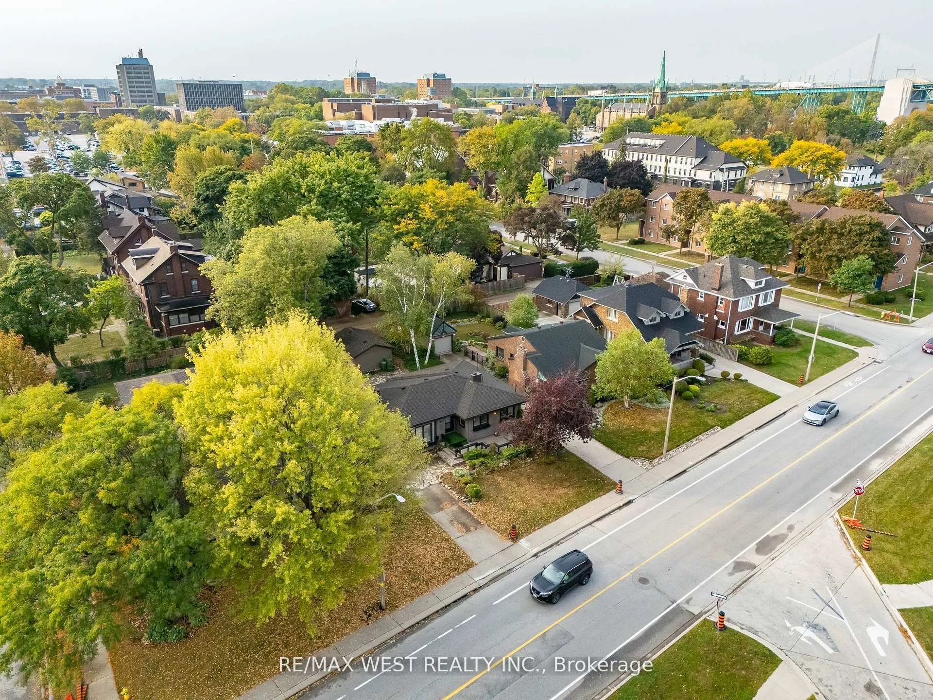 Photo 3 of 2437 Riverside Drive W, Windsor — HOMEH