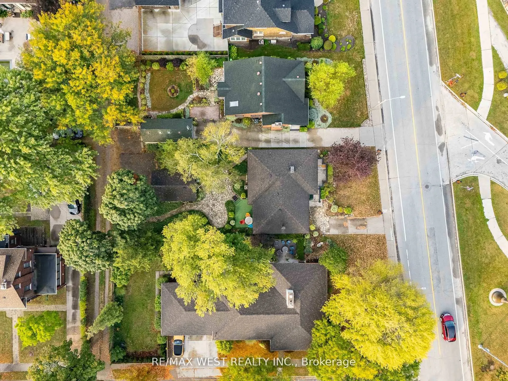 Photo 4 of 2437 Riverside Drive W, Windsor — HOMEH