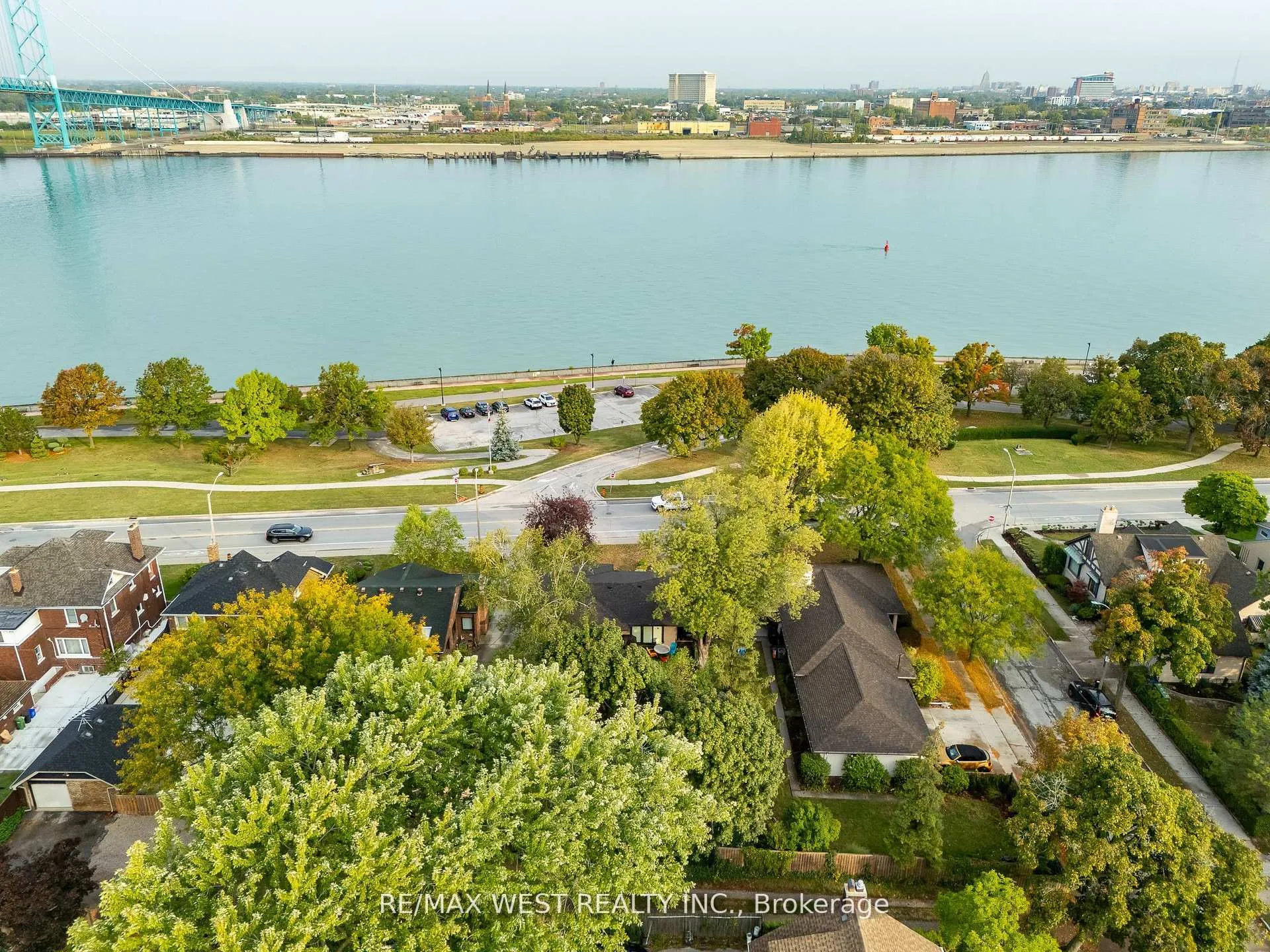 Photo 7 of 2437 Riverside Drive W, Windsor — HOMEH