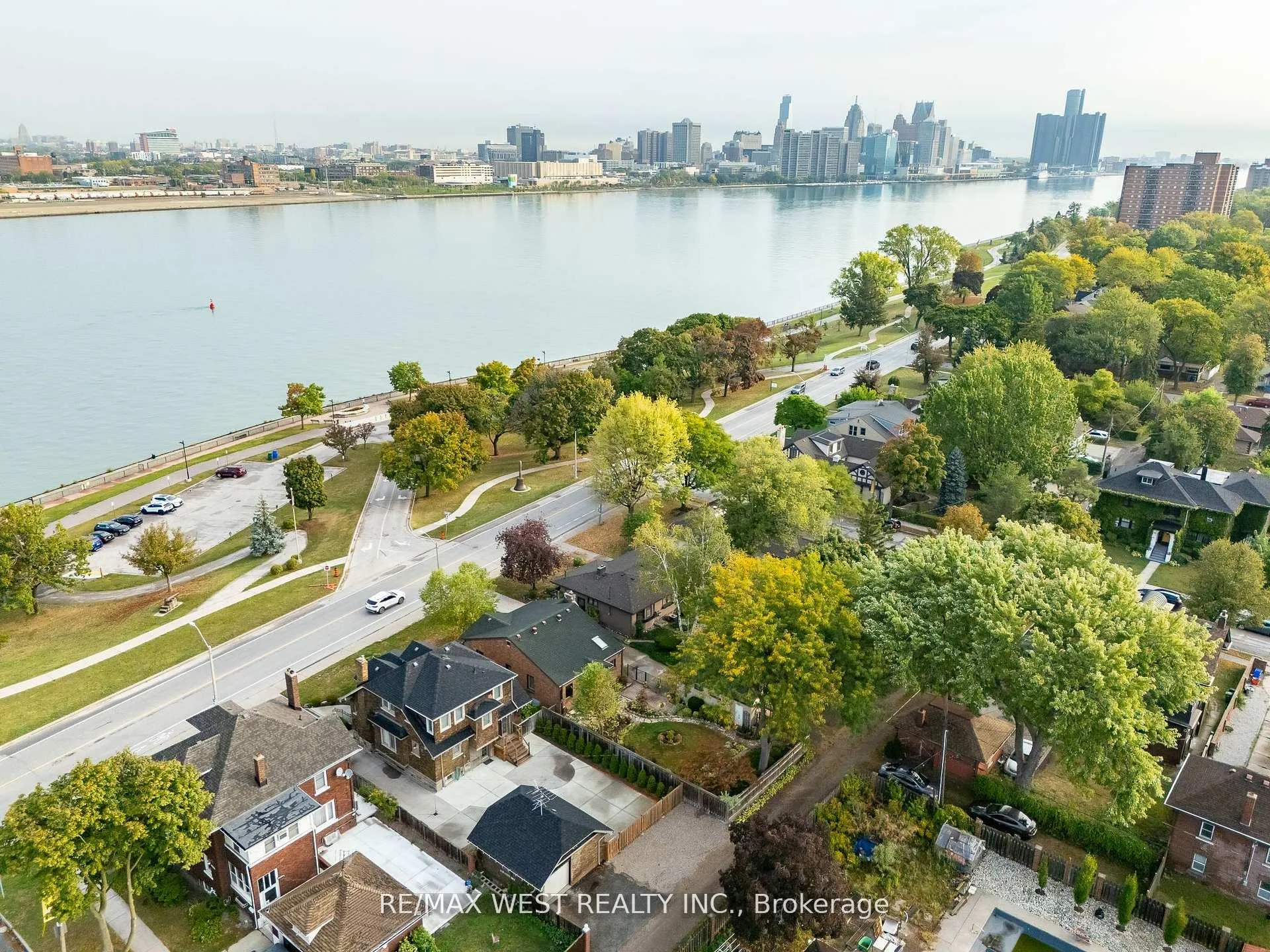 Photo 8 of 2437 Riverside Drive W, Windsor — HOMEH