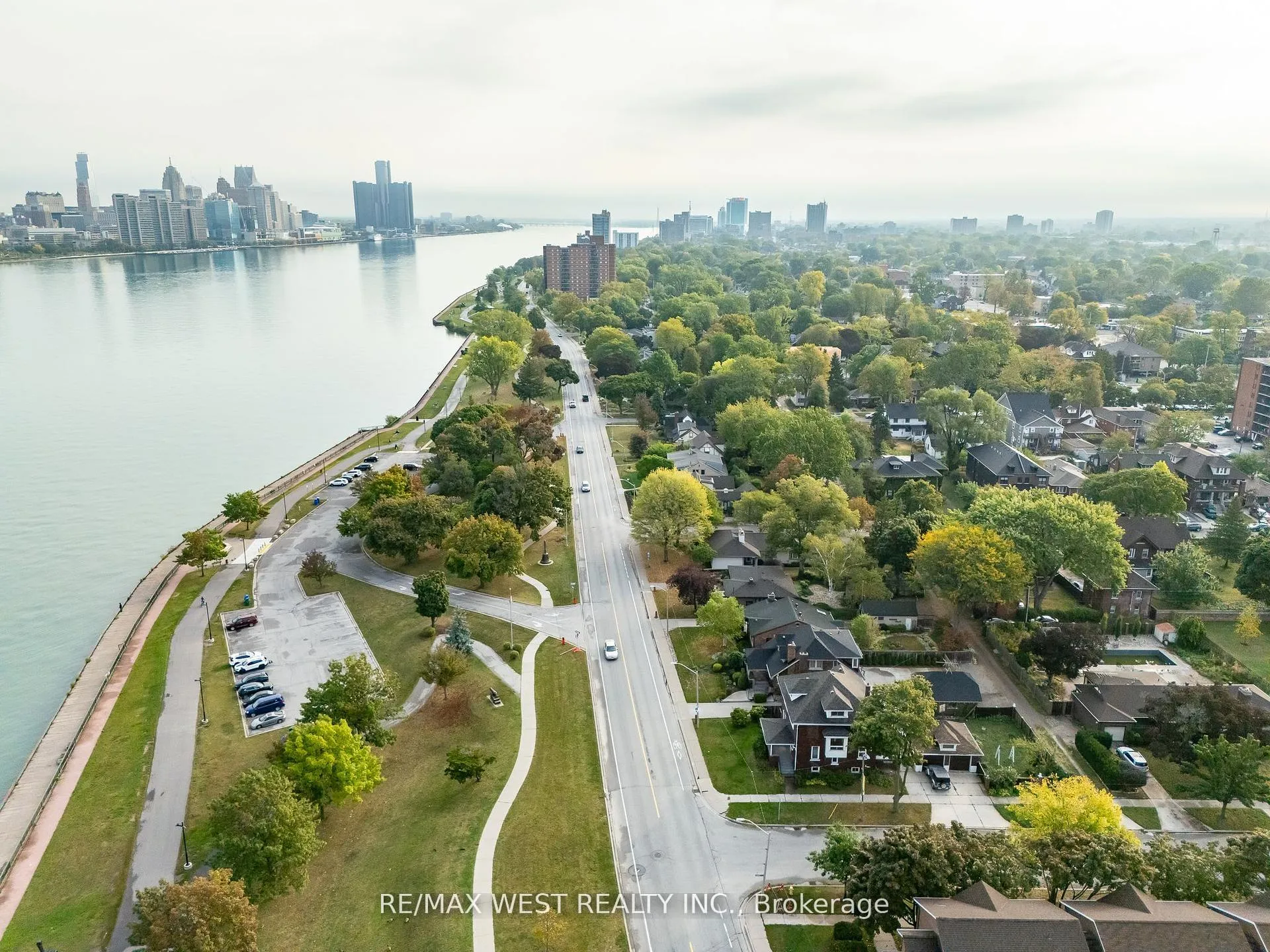 Photo 10 of 2437 Riverside Drive W, Windsor — HOMEH