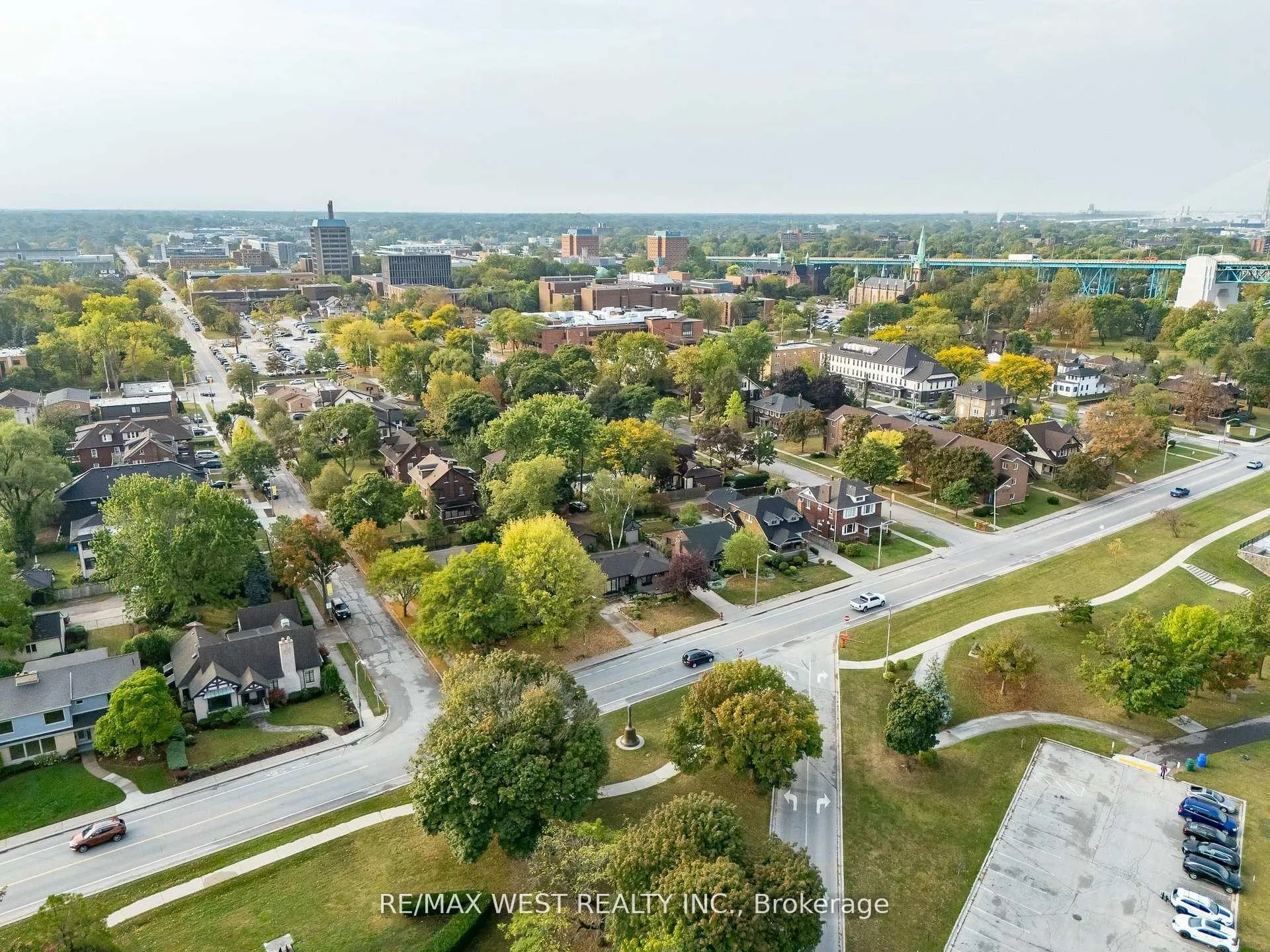 Photo 13 of 2437 Riverside Drive W, Windsor — HOMEH