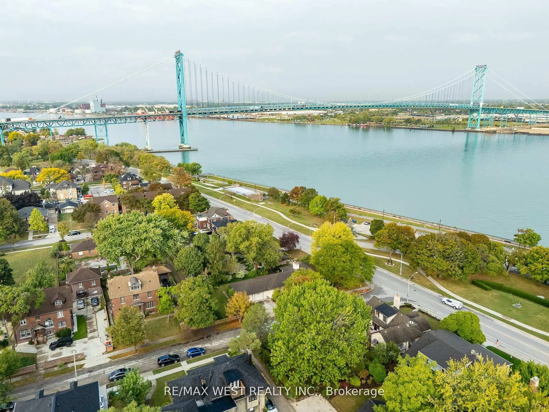 Photo 14 of 2437 Riverside Drive W, Windsor — HOMEH